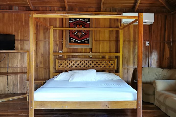 Room 32 of 60