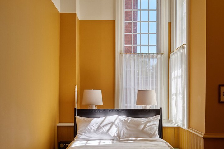 Room 10 of 30