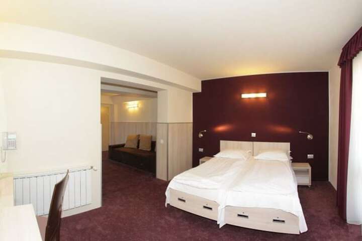 Room 3 of 38
