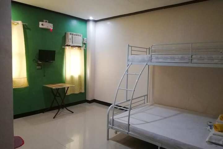 Room 6 of 11