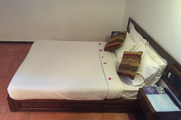Room 3 of 49