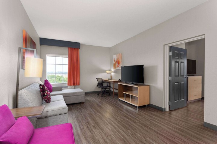 1 King Bed (1 of 4)