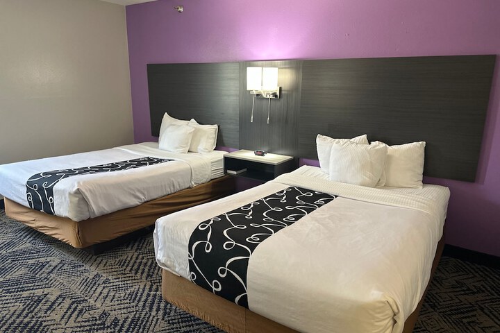 2 Queen Beds (9 of 9)