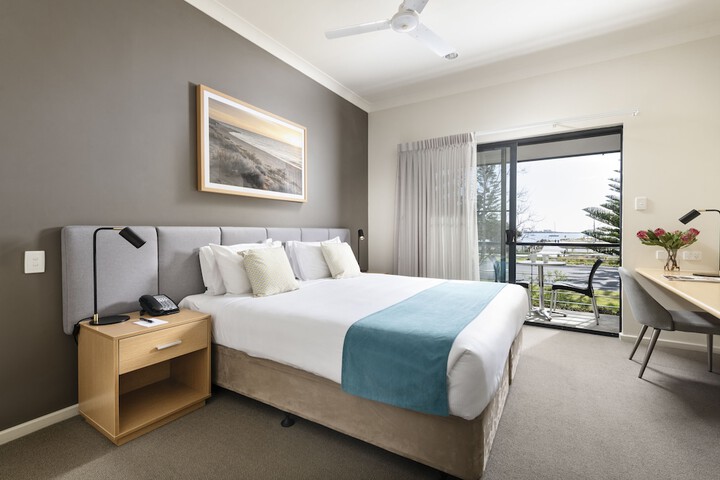 Room 4 of 28