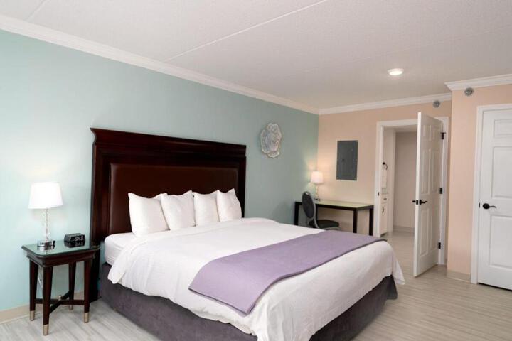 1 King Bed (3 of 23)