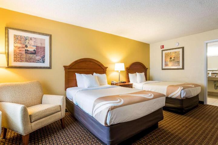 2 Double Beds (13 of 13)