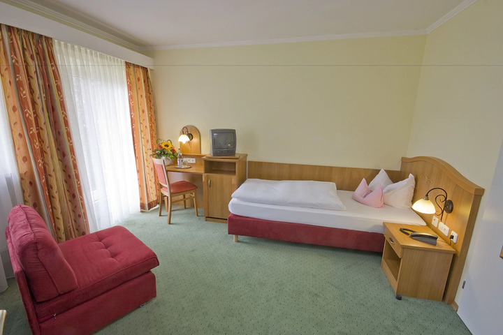 Room 6 of 7