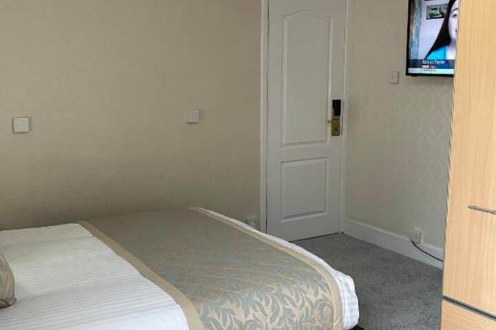 Room 18 of 28