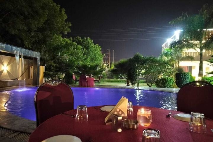Pool 24 of 44