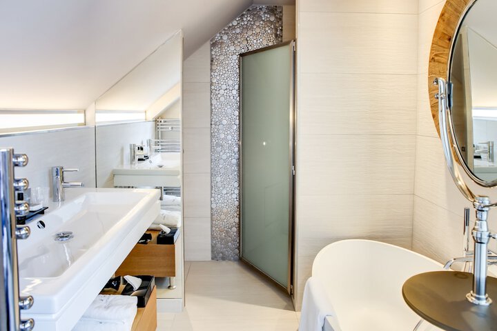 Room 26 of 48