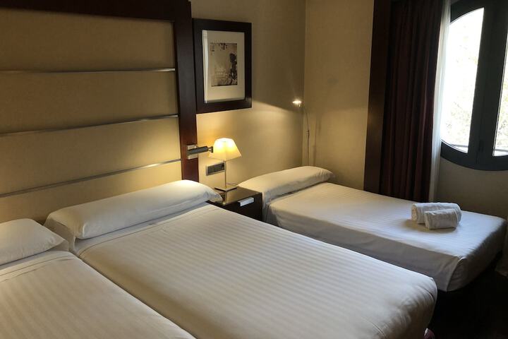 Room 10 of 83