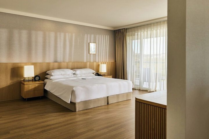Room 18 of 74