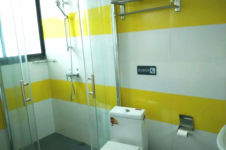 Room 4 of 5