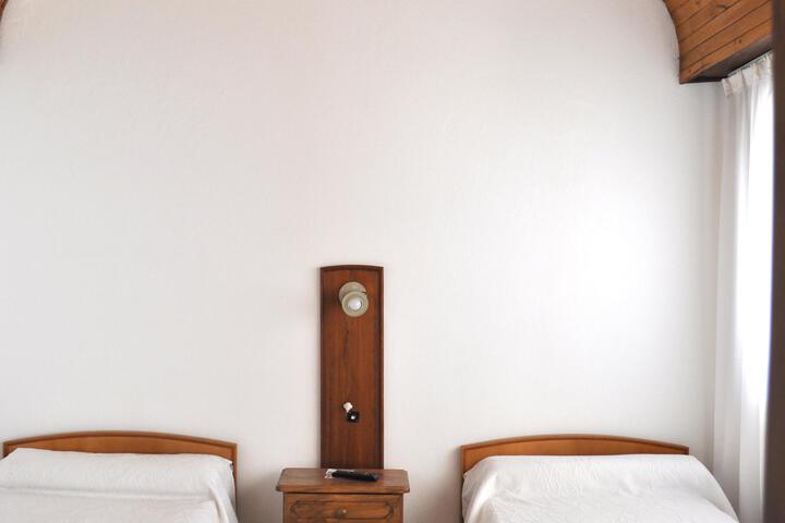 Room 10 of 22