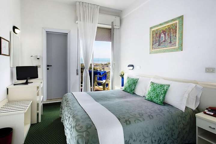 Room 5 of 33