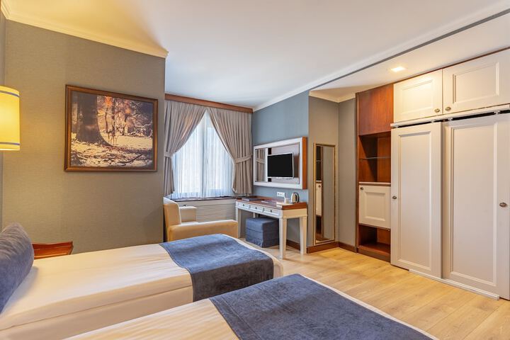 Room 32 of 120
