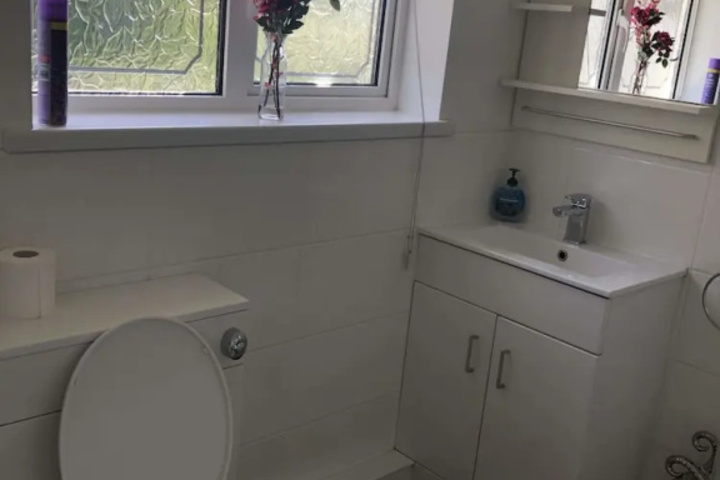 Room 6 of 18