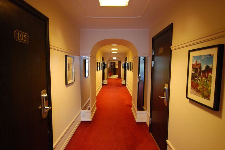 Ballroom/Hall 71 of 81