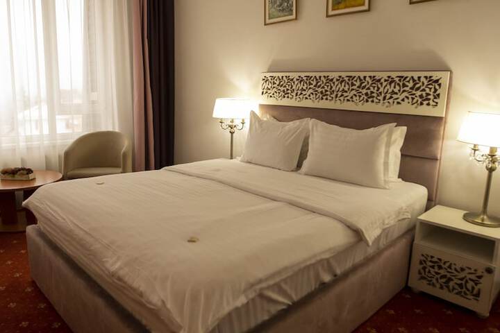 Room 8 of 43