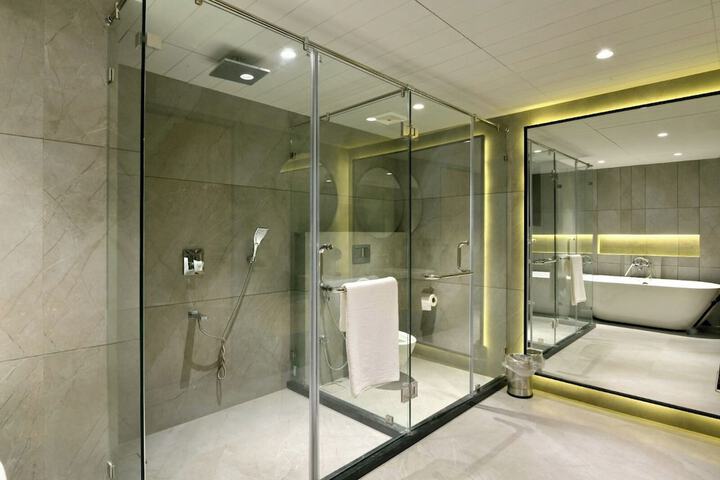 Room 10 of 17