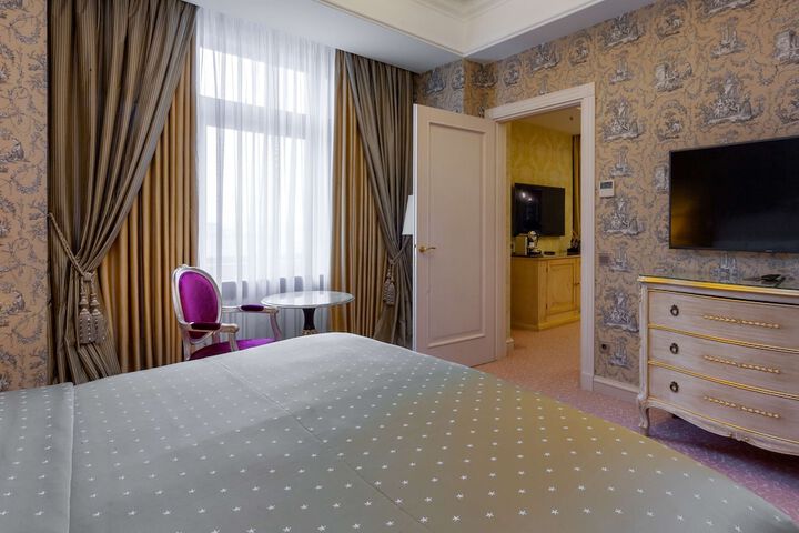 Room 44 of 339