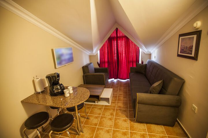 Room 7 of 72