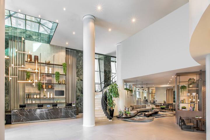 Entrance & Lobby
