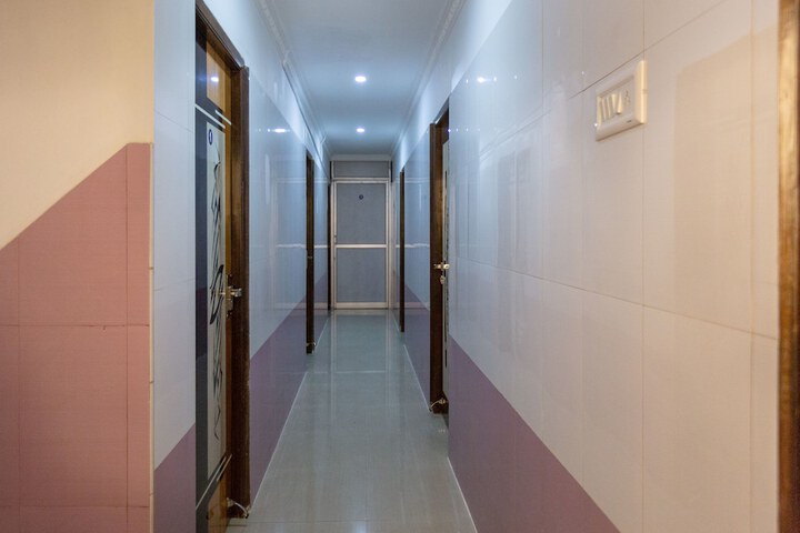 Ballroom/Hall 21 of 23