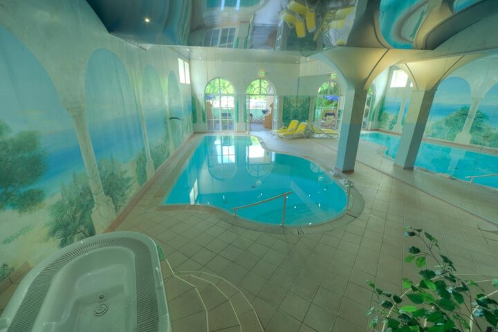 Pool 28 of 52