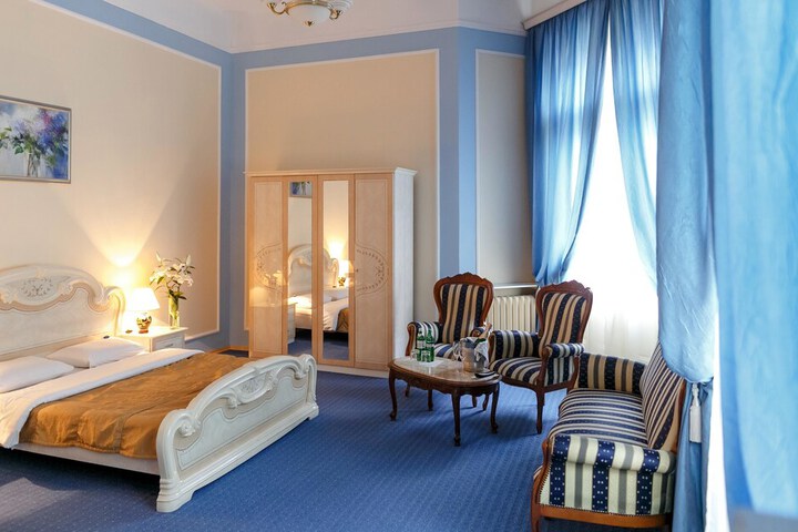 Room 12 of 50