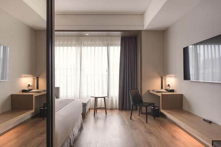 Room 15 of 38