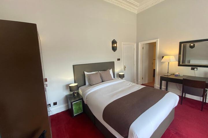 Room 34 of 86
