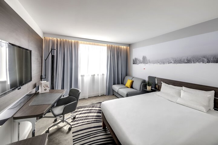 Room 3 of 108