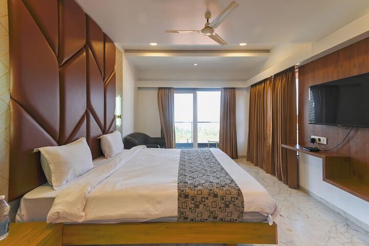 Room 12 of 32