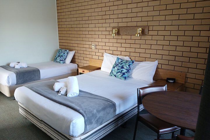 Room 10 of 28