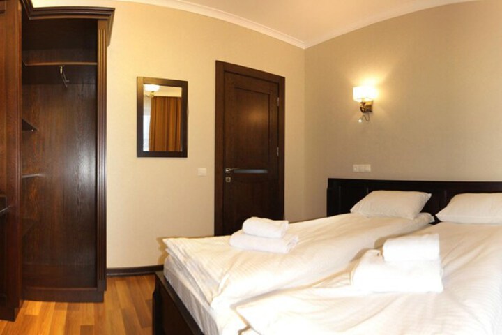 Room 11 of 63