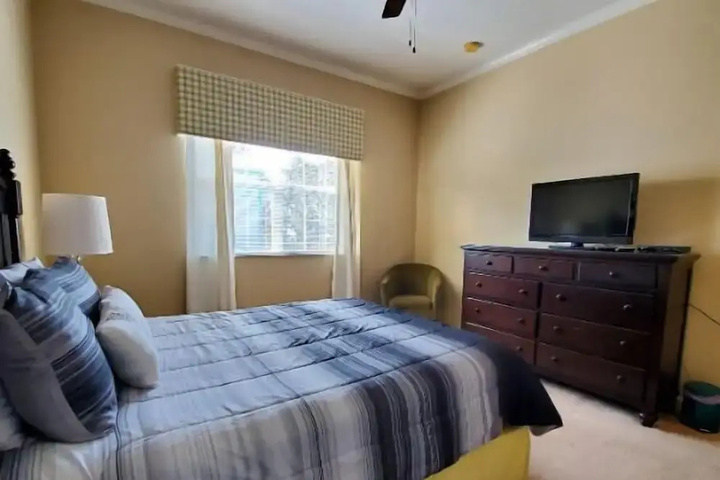 Room 2 of 3