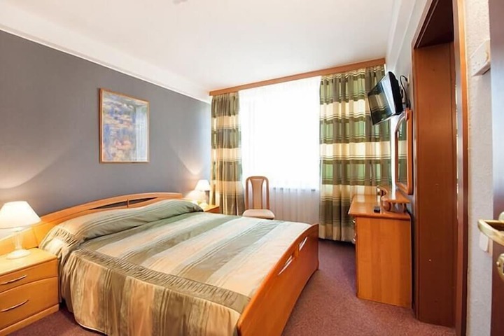 Room 11 of 43