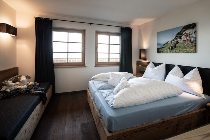 Room 4 of 63