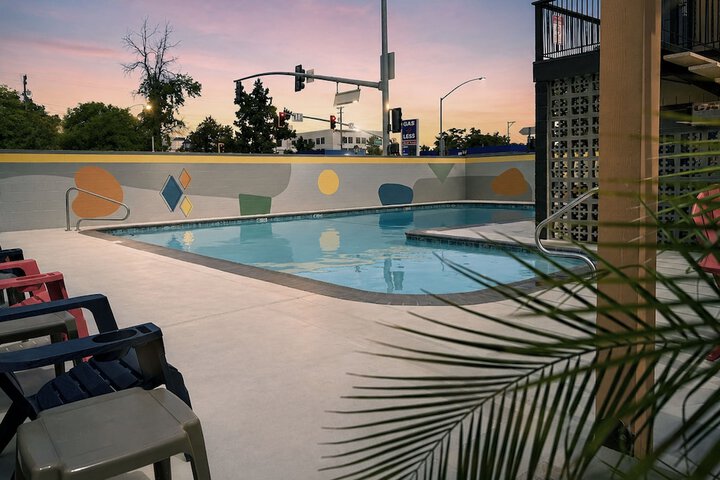 Pool 32 of 49