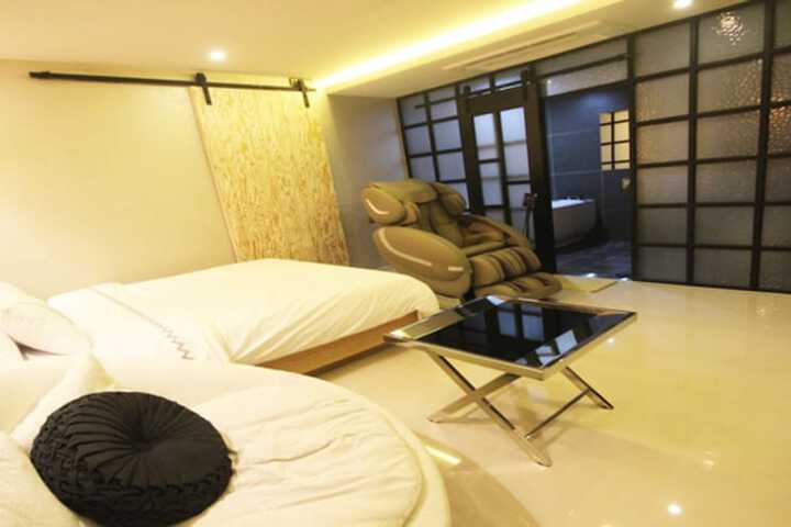 Room 13 of 46