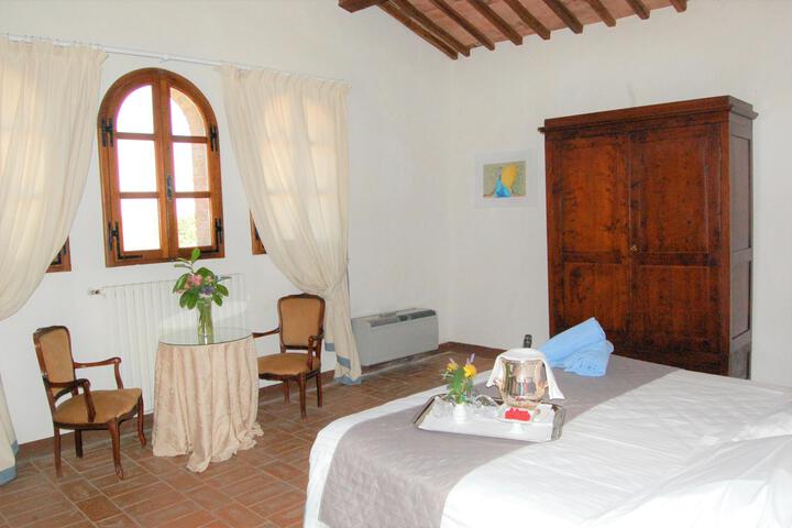 Room 5 of 15