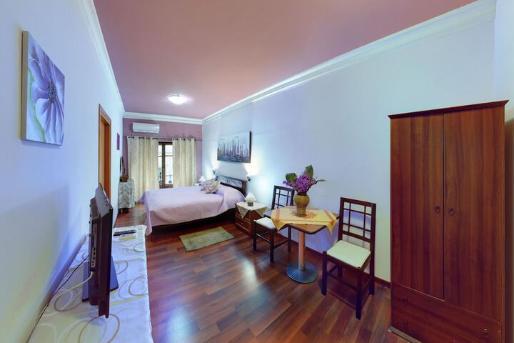 Room 5 of 81