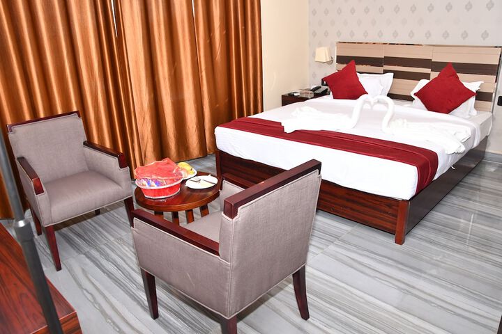 Room 10 of 25