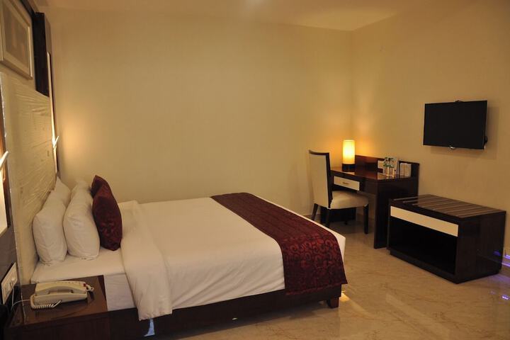 Room 14 of 28