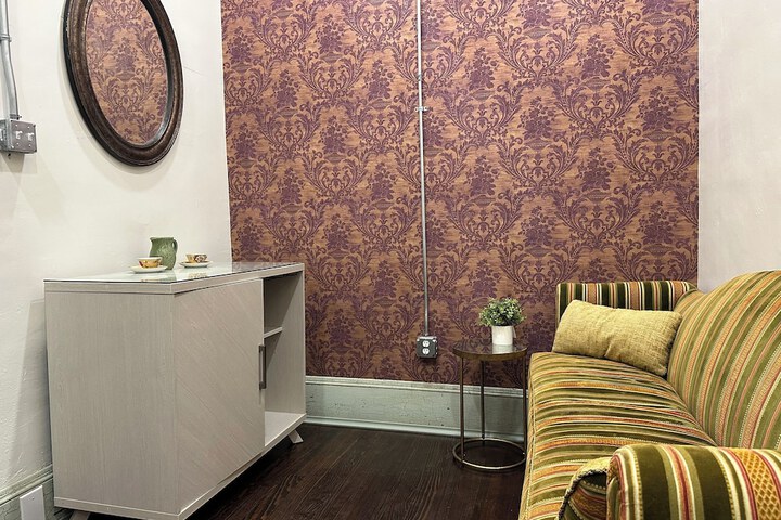 Room 13 of 76