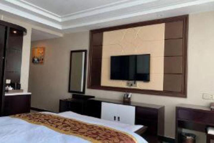 Room 6 of 8