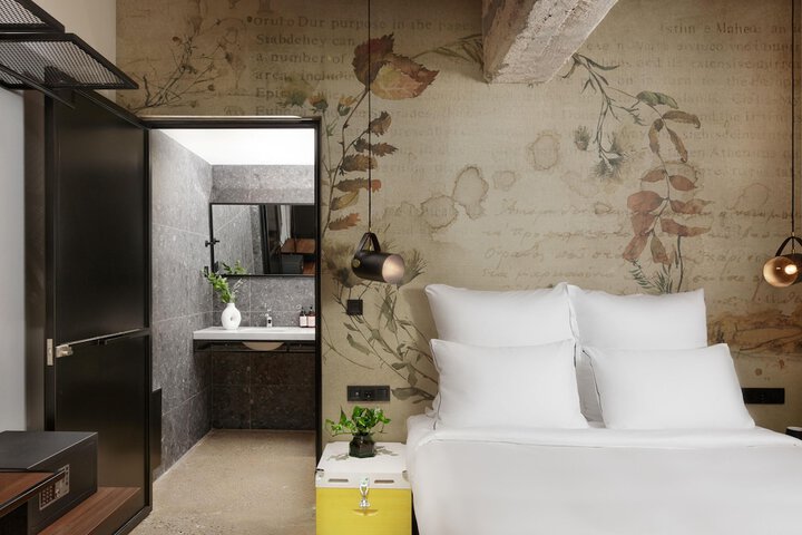 Room 20 of 63