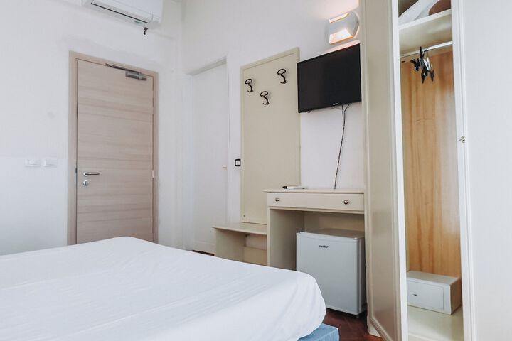 Room 15 of 40