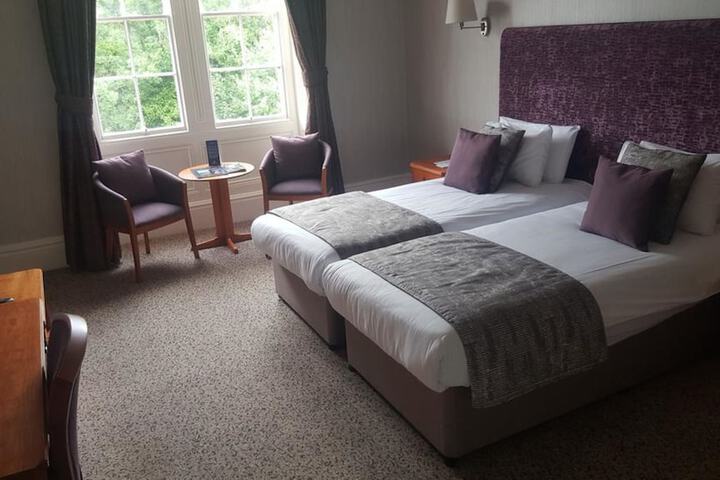 Room 28 of 65